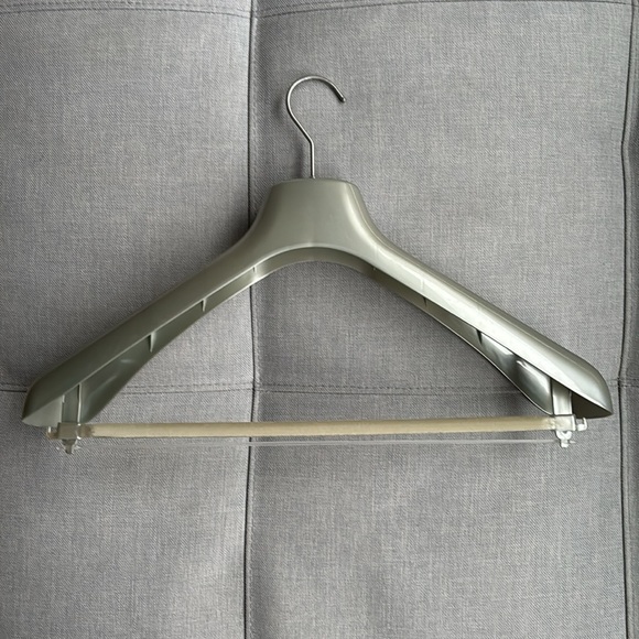 Armani Collezioni Cost/Suits hanger - Picture 5 of 5